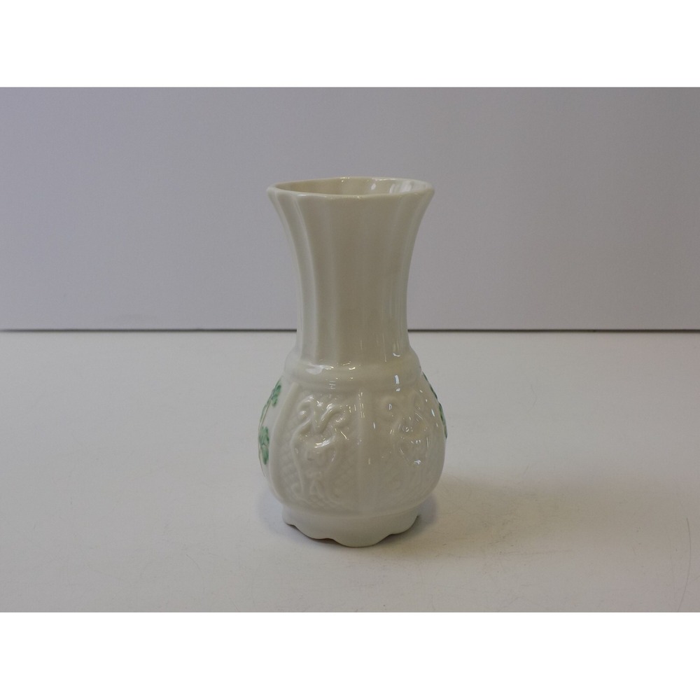 BELLEEK IRELAND Vintage 5" porcelain figurine SHAMROCK FLOWER BUD VASE Nadine - Picture 5 of 16